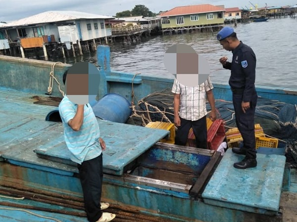 Tangkap Ikan Di Labuan: Bot nelayan Vietnam dan lapan kru 