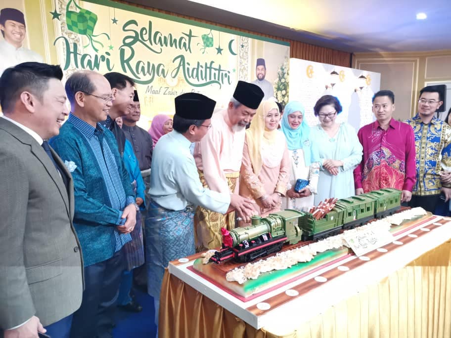 Lebih 5,000 Hadiri Rumah Terbuka Aidilfitri Yang Di-Pertua 