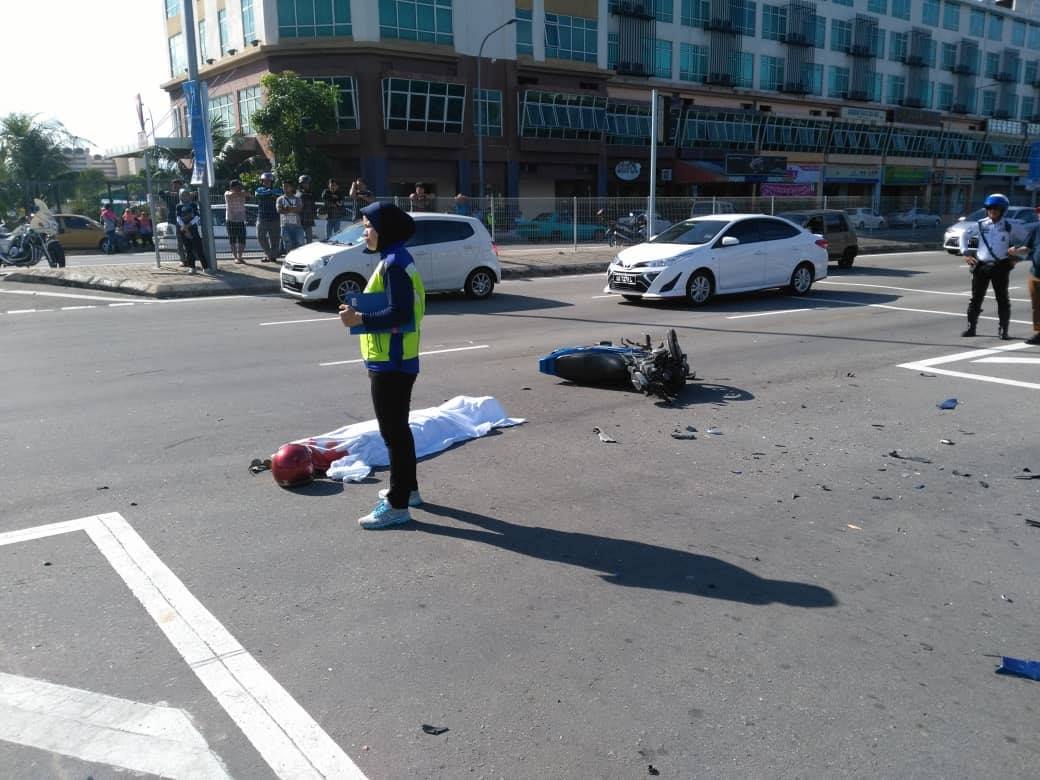 Penunggang Motosikal Maut Terlanggar Kereta Di Simpang KK 